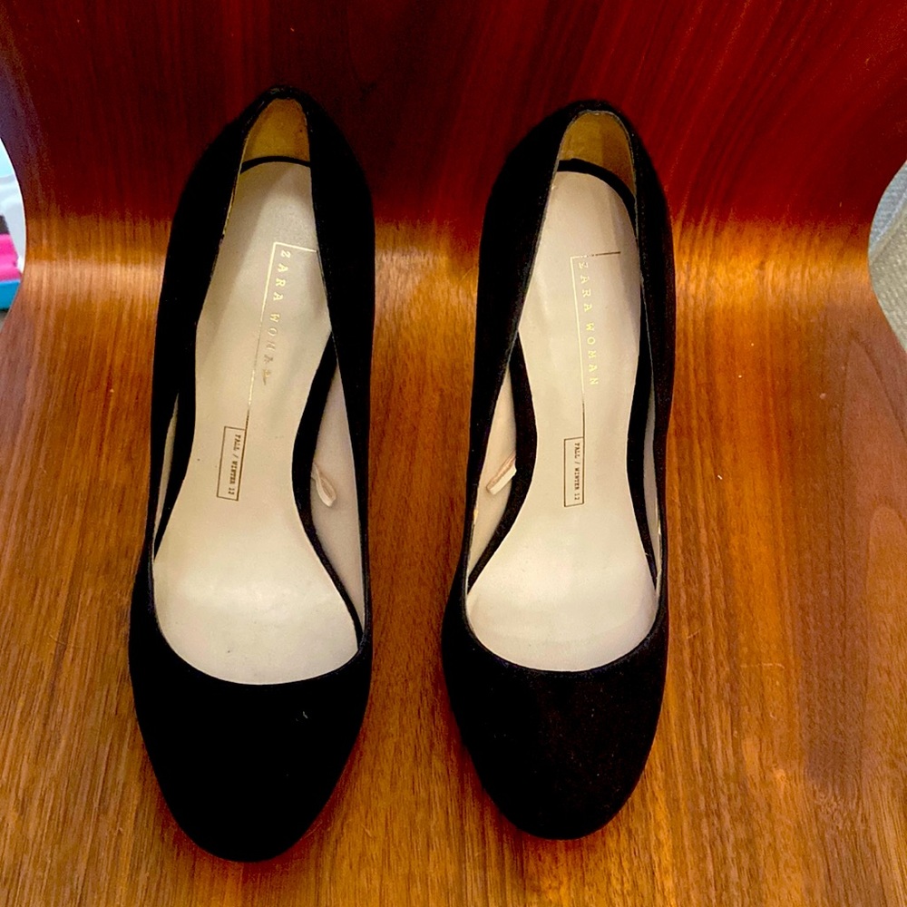 Zara black suede size 6. High heel and cute